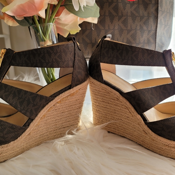 Michael Kors sandal - Picture 4 of 10